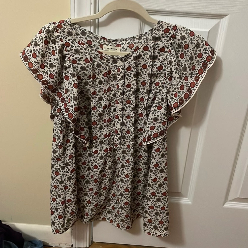 Flutter sleeve top